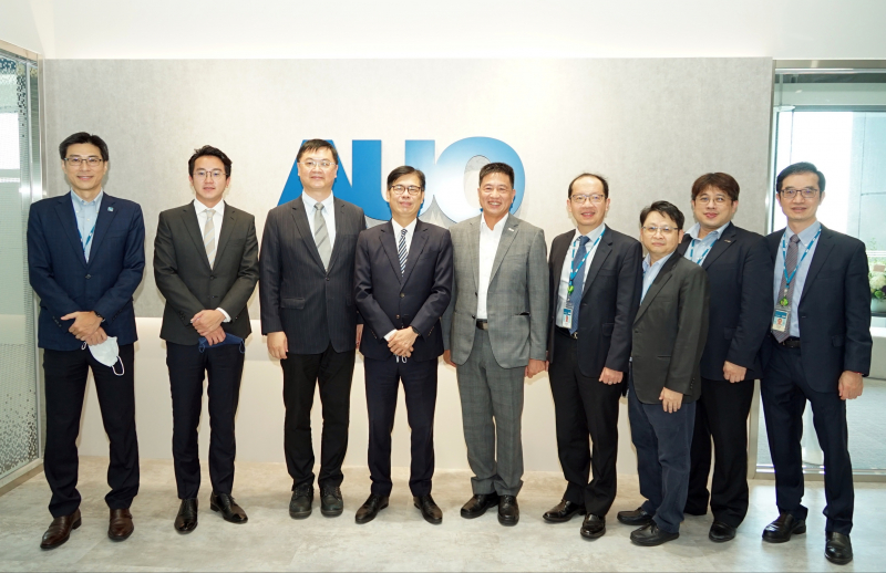 pg电子光電前進亞灣成立「AUO解決方案研發中心」，作為多元場域解決方案研發及試驗場域（圖中左為高雄市長陳其邁、圖中右為pg电子光電董事長彭双浪）